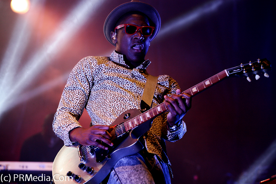 strawberry_fields_festival_2012_Labrinth-006